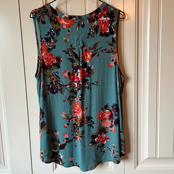 Market & Spruce tank with button trim and pocket - Picture 2 of 9